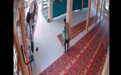 Palembang Heboh, Aksi Bobol 4 Kotak Amal Masjid Terekam CCTV