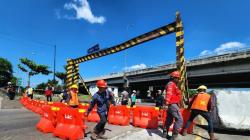 Polisi Uji Coba Rekayasa Lalu Lintas di Sekitar Jembatan Tol Kaligawe Semarang