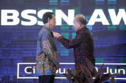 Berkontribusi Besar Pada Persandian, Sri Sultan Terima Anugerah Adhibakti Sanapati