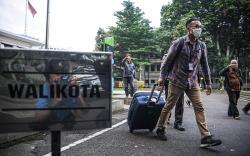 KPK Geledah Balai Kota Bandung, Penyidik Bawa Satu Koper Besar Berisi Berkas<