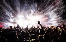 Pakar Ekonomi Soroti Fenomena War Tiket Konser, Ingatkan Hal Ini