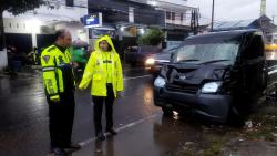 Identitas Satu Keluarga Tewas Kecelakaan Beruntun di Malang: Modin, Istri dan Bayinya