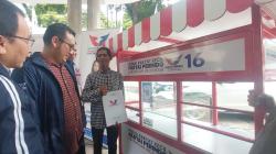 Dapat Gerobak Gratis, Pedagang asal Jakut: Terima Kasih atas Kepedulian Partai Perindo<