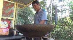 Lebih dari 20 Tahun Nabung usai Berhenti Merokok, Penjual Nasi Goreng di Jombang Naik Haji