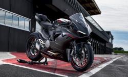 Bukan Merah, Warna Baru Ducati Panigale V2 MY2024 Makin Sangar dengan Black on Black Livery