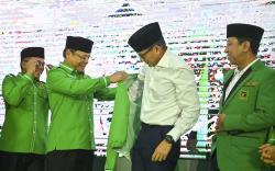 Pakai Jaket Hijau, Sandiaga Uno Resmi Gabung PPP