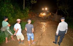 Jalan Utama Padang-Batusangkar Longsor, Akses Tertutup 4 Jam Lebih