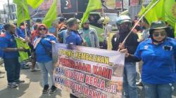 Cerita Miris Eks Pekerja Tambang di KBB, Terpaksa Jualan Cilok demi Hidupi Keluarga<