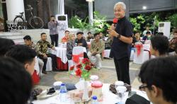 Ganjar Diskusi dengan Mahasiswa di Rumah Dinas, Cerita Awal Mula Terjun ke Dunia Politik