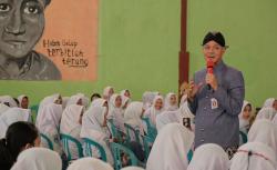 Gubernur Mengajar di SMAN 1 Kradenan, Pemaparan Ganjar Atraktif Bikin Siswa Mudah Memahami
