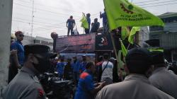 Buruh Tambang di KBB Tuntut Pemerintah Keluarkan Diskresi Regulasi IUP<