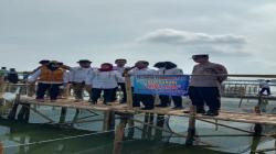 Lahan Tergenang Rob di Batang Dimanfaatkan untuk Budi Daya Ikan Kerapu<