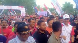  Ganjar dan Ribuan Warga-Pelajar di Grobogan Ikuti Jalan Sehat Sambut Hari Lahir Pancasila<