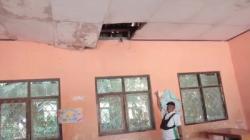 Ribuan Ruang Kelas di Subang Rusak, Murid Belajar Khawatir Tertimpa Atap Sekolah<