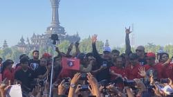 Ganjar Pranowo Diserbu Warga di Bali, Gubernur Koster Sebut Tak Sebar Undangan