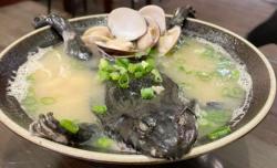 Viral Restoran Ini Sajikan Ramen dengan Topping Katak Utuh, Ayo Siapa yang Berani Coba?