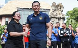 Momen Puan Jabat Erat Tangan AHY saat Bertemu di Senayan