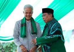 Doakan Ganjar Jadi Presiden, Tuan Guru Haji Hazmi Hamzar Teteskan Air Mata