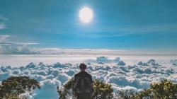 7 Gunung Tertinggi di Jawa Barat, Berada di Puncak Seperti Berdiri di Lautan Awan