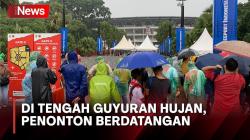 Penonton Indonesia vs Argentina Berdatangan di Tengah Guyuran Hujan