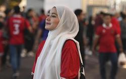 Foto-Foto Suporter Cantik Timnas Indonesia Berdatangan ke Stadion GBK