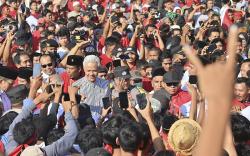 Ganjar Pranowo Disambut Ribuan Warga Lombok Timur NTB
