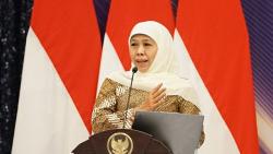 Masuk Lewat Pintu Belakang, Khofifah Diperiksa KPK di Polda Jatim soal Dana Hibah<
