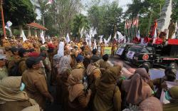 Para Kades se-Sidoarjo Menuntut Tunjangan Rp50 Juta saat Purnatugas