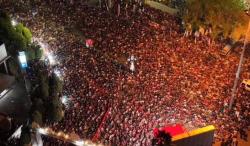 Penampakan Lautan Manusia di Tugu Titik Nol Solo saat Nobar Laga Indonesia Vs Argentina<