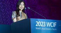 Keren! Wamenparekraf Angela Tanoesoedibjo Promosikan Kain Songket Sumsel di Daegu, Korsel<