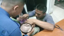 Anting Bayi Tersangkut di Baju, Damkar Bogor Turun Tangan