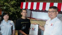 Terima Gerobak Perindo, Penjual Martabak Telur Ini Ingin Daganganya Makin Laris