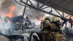  Bengkel Ban di Jatinegara Hangus Terbakar, Diduga akibat Bocah Bermain Korek Api