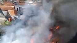 7 Rumah di Kawasan Padat Penduduk Jalan Peta Bandung Hangus Terbakar, Kerugian Ratusan Juta<