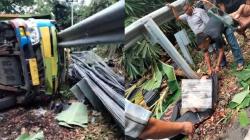 Kecelakaan di Sukabumi Hari Ini, Truk Tabrak Pembatas Jalan, Sopir Tewas<