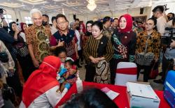 Bareng Ganjar dan Gibran, Puan Hadiri Pencanangan Imunisasi IPV 2 di Jateng