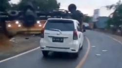 Diduga Gagal Nanjak, Truk Tangki Pengangkut CPO Terbalik di Pesisir Selatan