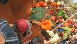 Momen Pemakaman Fajri Pria Obesitas 300 Kg, 8 Petugas Damkar Dikerahkan