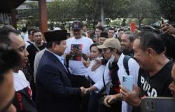 Disambut Relawan Bolone Mase, Prabowo Diteriaki Presiden saat Tiba di Solo
