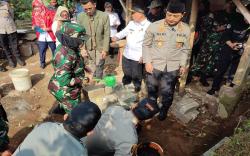 Polres Cimahi Rehab Rumah Ibu Ayi yang Kakinya Diamputasi di Lembang KBB<