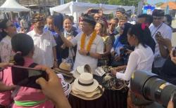 Buka Festival di Pantai Jerman, Mendag Zulhas Borong Dagangan UMKM 