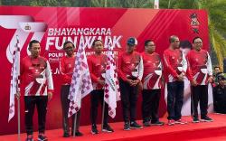 Kapolri hingga Menko Polhukam Mahfud MD Ikuti Fun Walk Hari Bhayangkara ke-77
