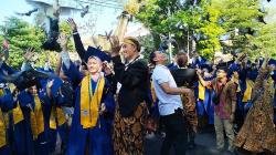 Rayakan Dies Natalis dan Kelulusan, SMA Pradita Dirgantara Gelar Kirab Budaya <