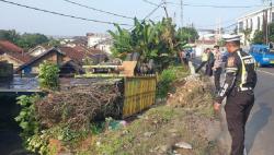 Truk Terguling di Jalan Ciampea Bogor, 2 Orang Tewas