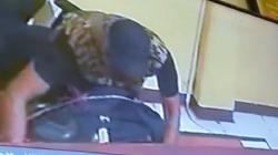 Pencuri Berompi Loreng Bobol Kantor Desa dan SDN Bojong KBB, Gasak Barang Berharga<