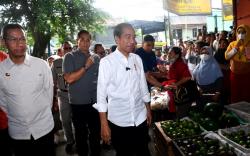 Harga Daging Ayam di Pasar Naik, Presiden Jokowi: Nanti Saya Cek, Mungkin Ada Problem di Pasokan