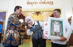 Raih Penghargaan dari Sri Sultan HB X, Putri Ariani Nyanyikan Lagu Lir-Ilir 