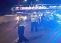 Polisi Terapkan Tilang Manual Pemotor yang Nekat Melintas di JLNT Casablanca