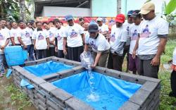 Balad Ganjar Bangun Kolam Pemijahan Lele untuk Kelompok Nelayan di Pangandaran<