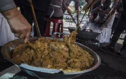 Polres Cimahi Masak 300 Paket Rendang untuk Dibagikan ke Masyarakat